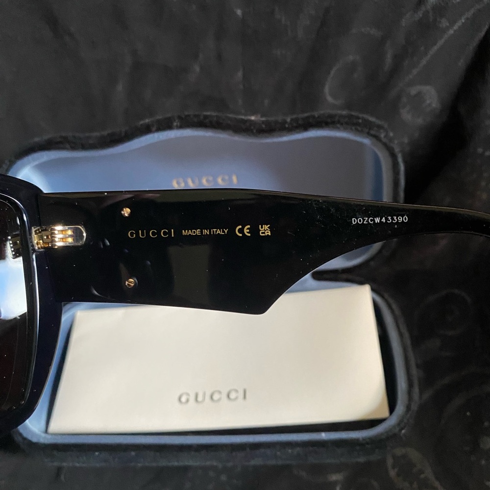 Gucci Sunglasses - Picture 6 of 7